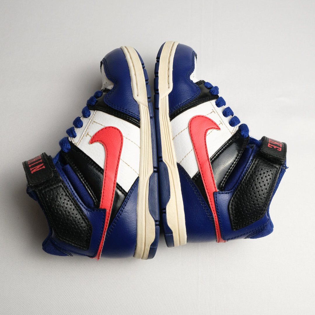 Vintage Nike Mogan JR – Size 29,5