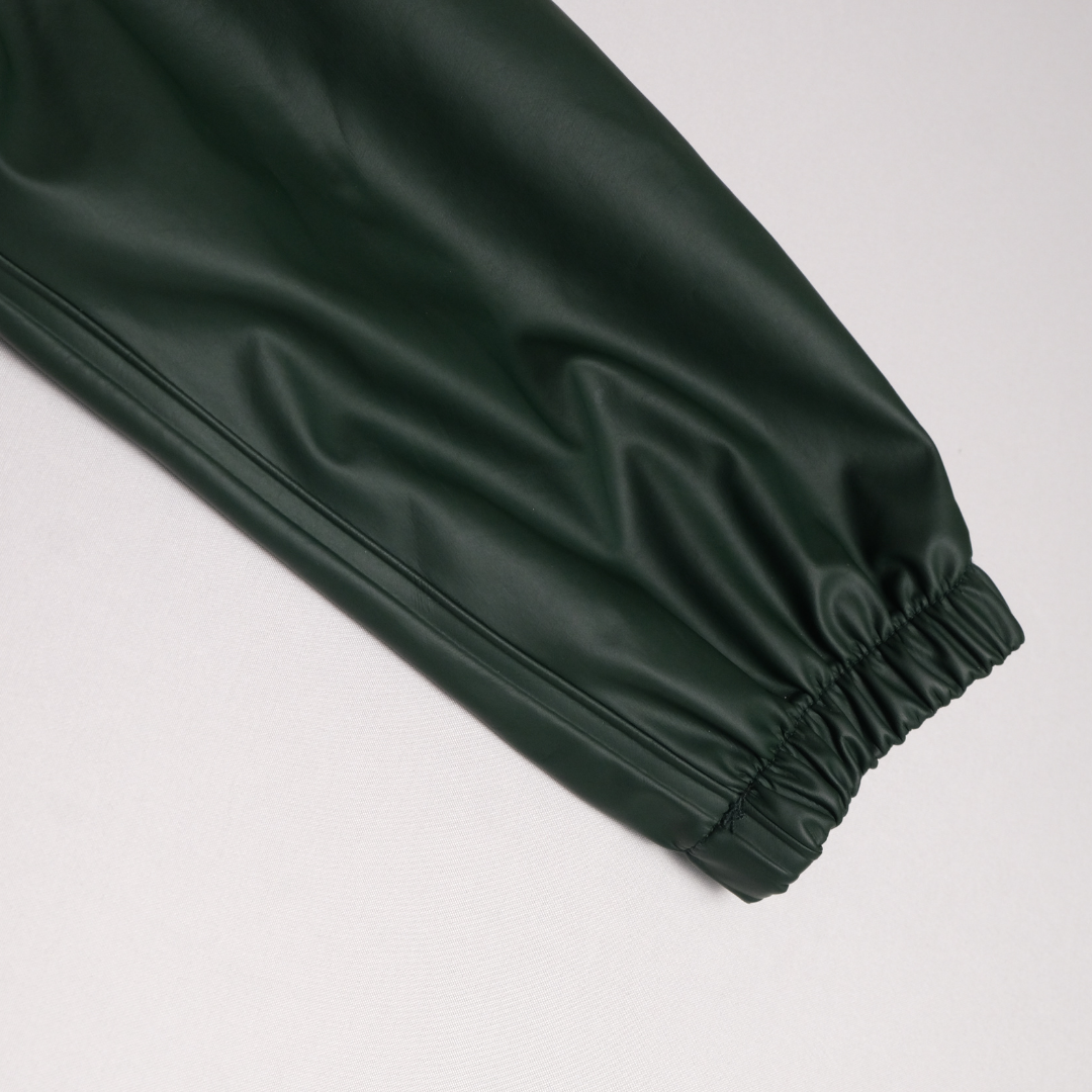 Dark green rain jacket Size: 24-36 M